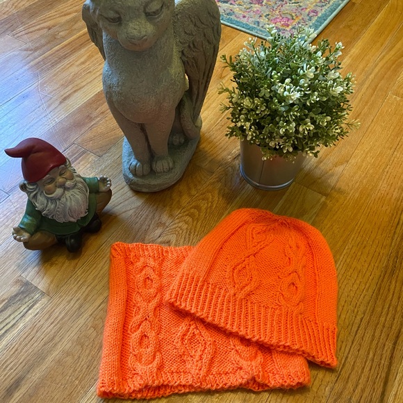 Gorgeous orange cabled handknit and uniquely designed cowl - Picture 6 of 6